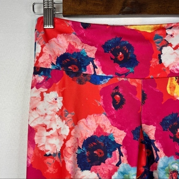 Onzie Red Colorful Floral Skinny 7/8 Athletic Pants XS - Picture 3 of 3